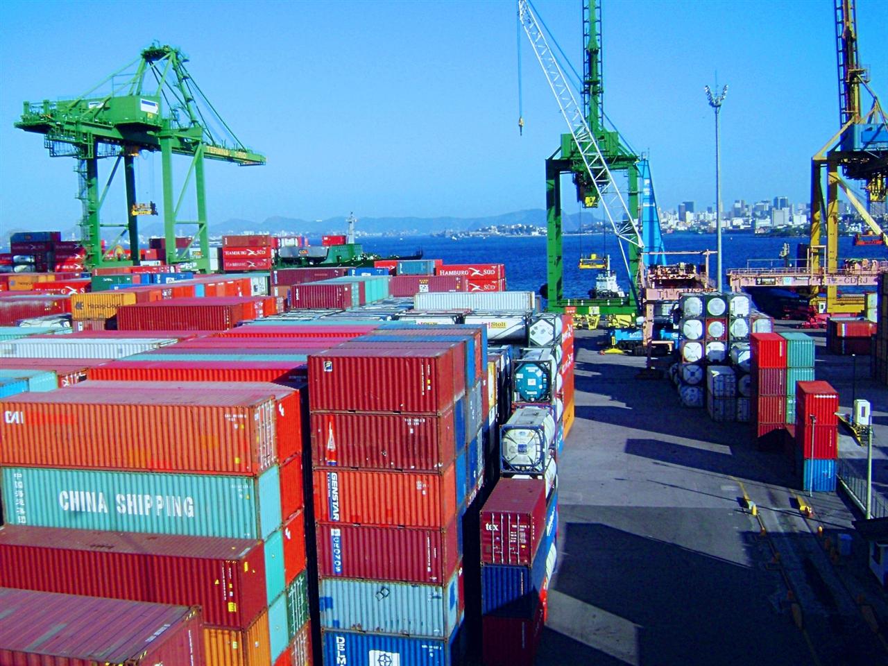 Porto de Santos: 27% do comércio exterior