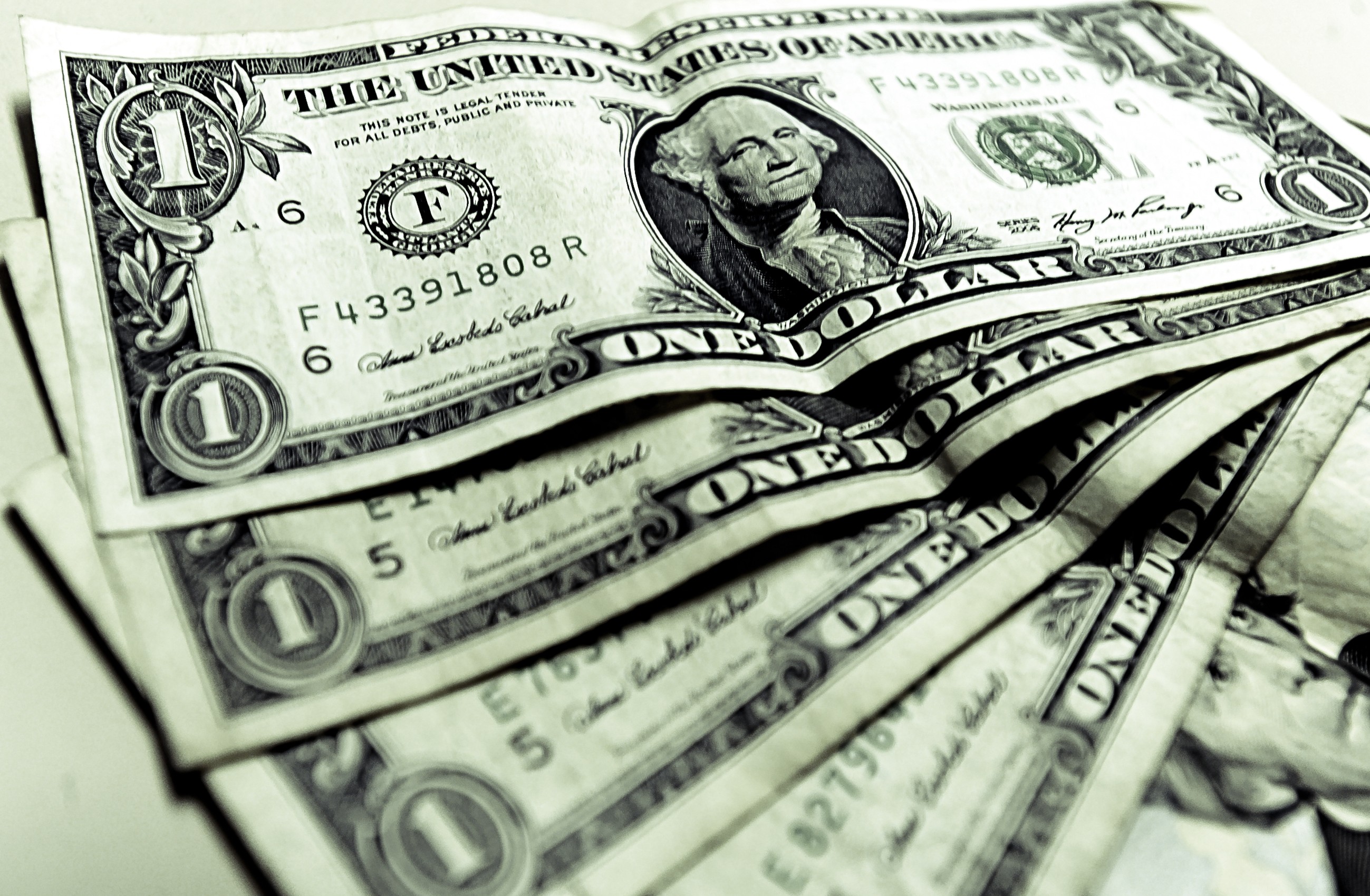 Fatores externos e internos explicam alta do dólar, dizem economistas