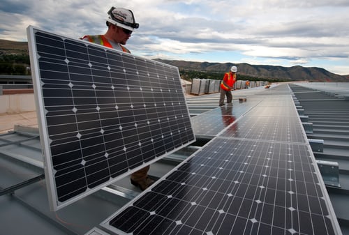 Por que o Brasil zerou o imposto sobre energia solar e qual o impacto?