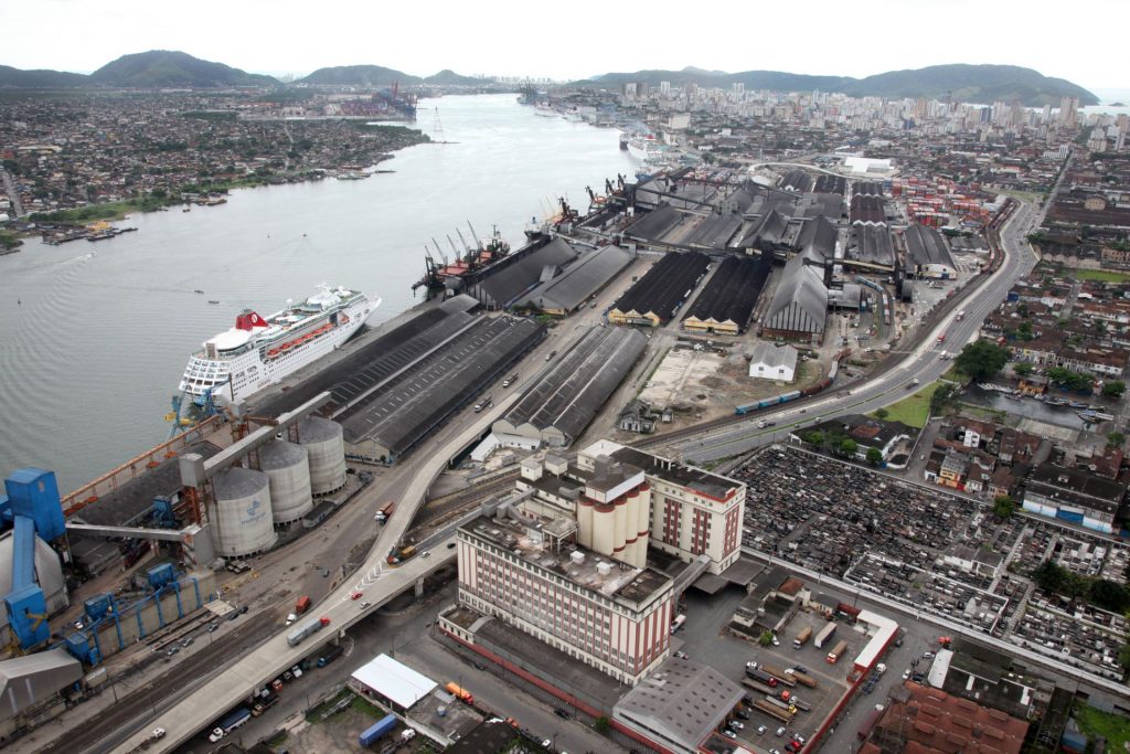 Porto de Santos bate recorde de movimentação. Mas o que isso diz sobre o comércio exterior?